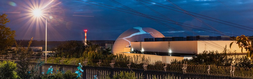 AKW Neckarwestheim mit Riss-Projektion