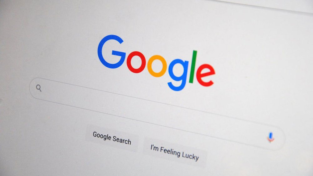 Die Suchmaske von Google auf einem Bildschirm