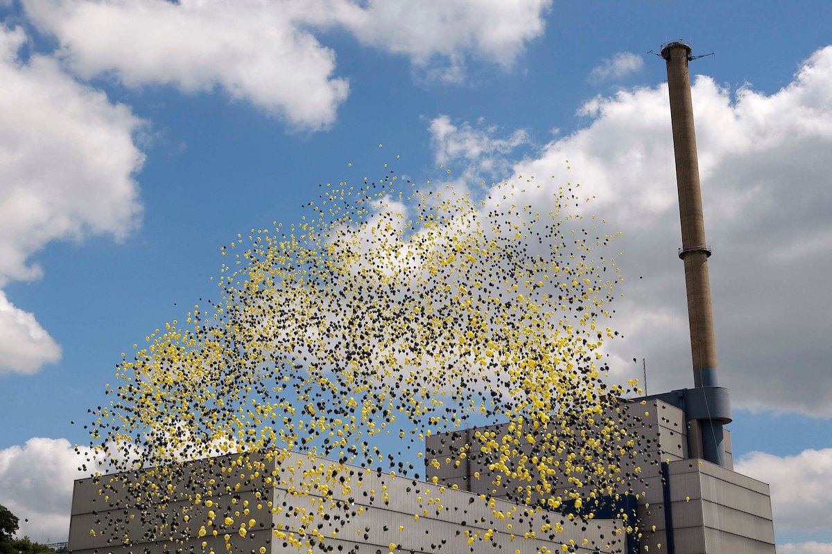2010: 13.000 Luftballons symbolisieren Strahlung über AKW Krümmel