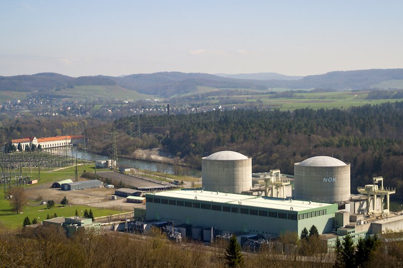 Ein Foto zeigt das AKW Beznau in der Schweiz