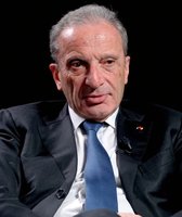 Ein Portraitbild von Henri Proglio