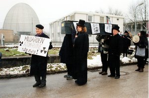 1997 Protest bei Grundsteinlegung FRM-II