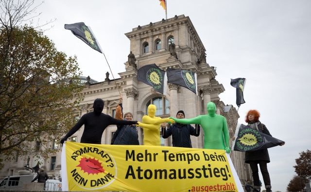 Schwarz-Rot-Grüne Menschen als Symbol für die Jamaika-Koalition