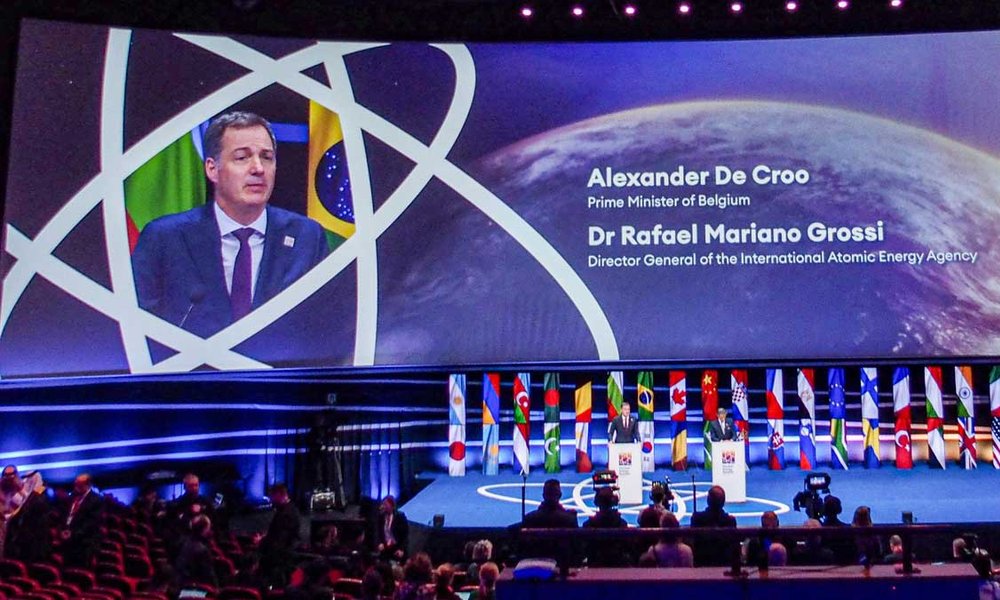 Foto: Atomgipfel in Brüssel: Ihnen geht es um Geld für Atomkraft, nicht ums Klima - IAEA-Chef Grossi auf großer Leinwand