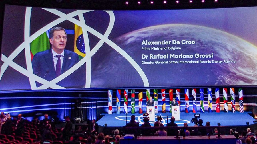 Foto: Atomgipfel in Brüssel: Ihnen geht es um Geld für Atomkraft, nicht ums Klima - IAEA-Chef Grossi auf großer Leinwand