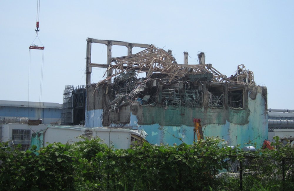 Foto des total zerstörten AKW Fukushima Daiichi