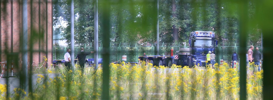 leerer Castor LKW im Zwischenlager Jülich beim Porbetransport