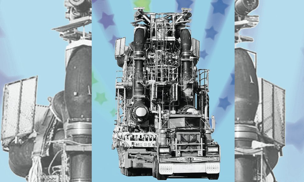 Ausschnitt eines Fotos aus den 1950er-Jahren: Ein Prototyp eines Flugzeug-Reaktors wird auf einem LKW transportiert.