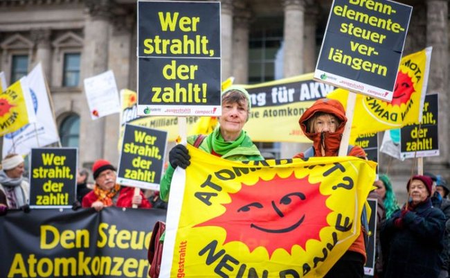 Protestaktion am 15.12. vor dem Bundestag