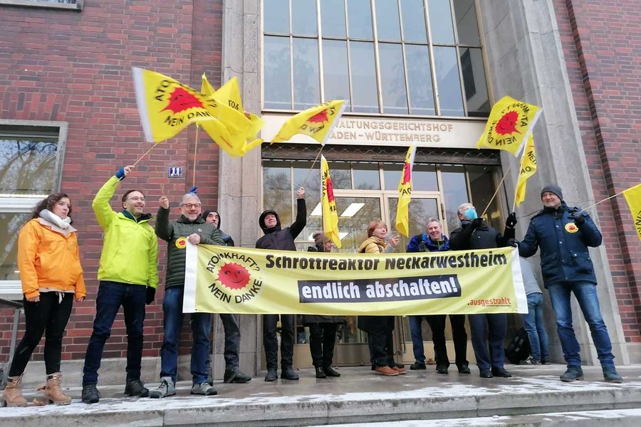 Anti-Atom-Protest vor dem VGH Mannheim am Tag der Klage gegen das AKW Neckarwestheim