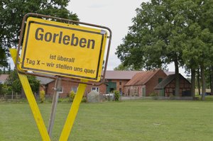 Gorleben Ortsschild Kina Becker.jpg