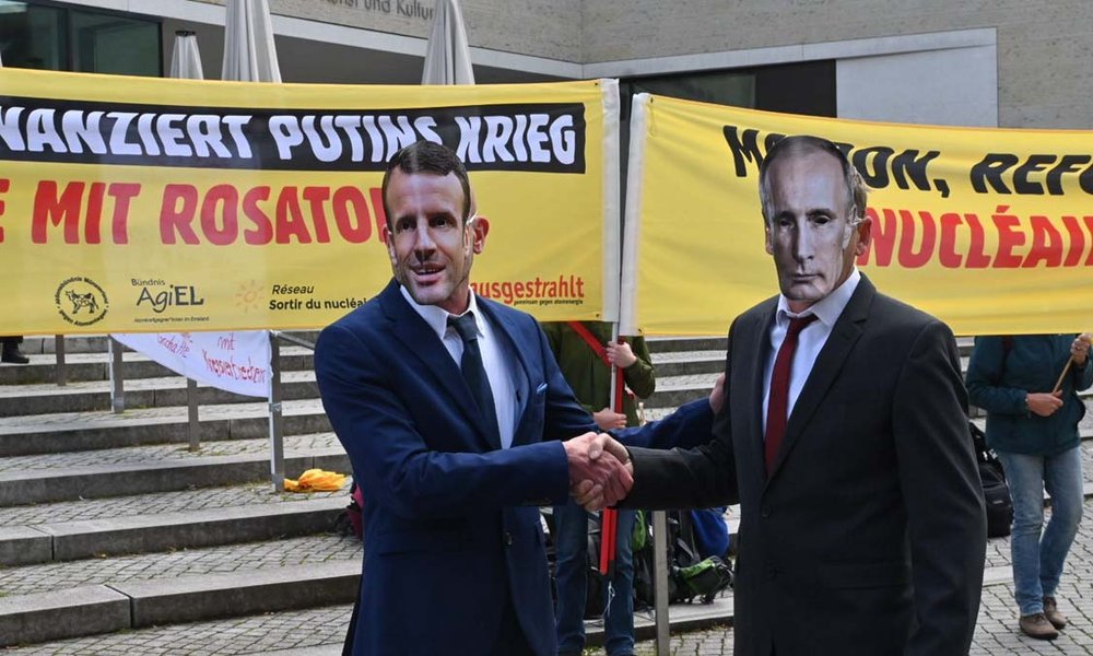 In Sachen Atomkraft sind Macron und Putin beste Freunde. Protest bei der Verleihung des westfälischen Friedenspreises in Münster am 28. Mai 2024