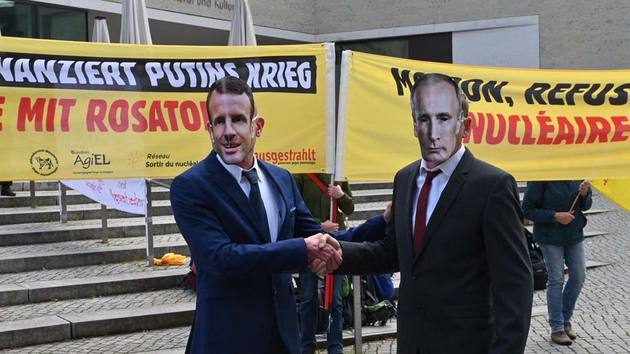 In Sachen Atomkraft sind Macron und Putin beste Freunde. Protest bei der Verleihung des westfälischen Friedenspreises in Münster am 28. Mai 2024