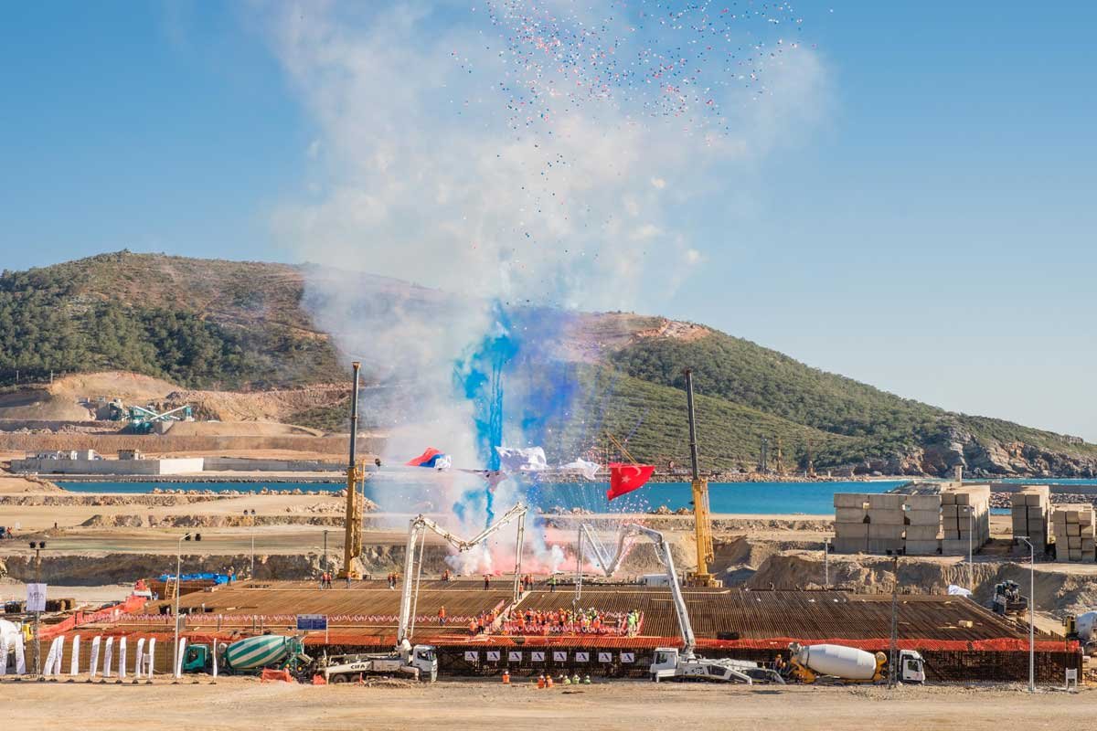 Feuerwerk zum Baustart des AKW Akkuyu in der Türkei