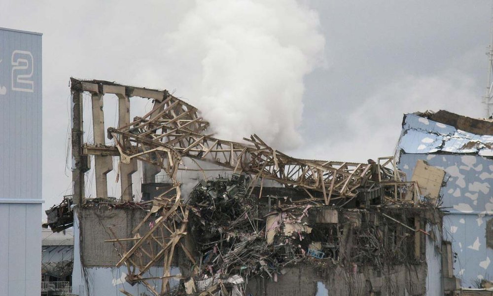 Foto: ein zerstörter Reaktor im japanischen Atomkraftwerk Fukushima